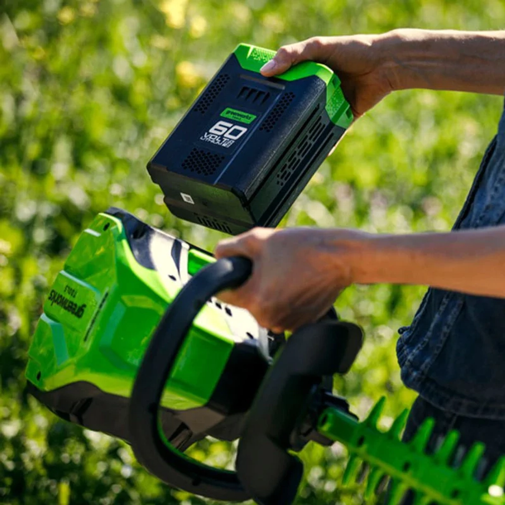 Триммер аккумуляторный Greenworks GD60BCBK4 60В (1 x 4 Ач, ЗУ) захват 400 мм, 6.6 кг, 2108407UB
