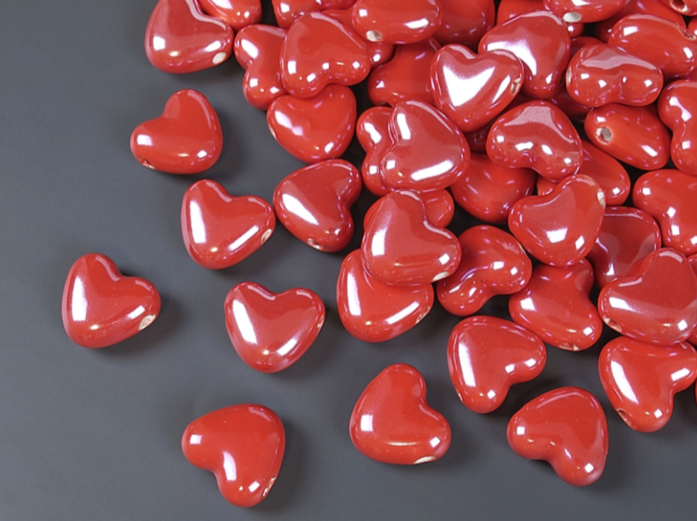 7413-кр Керамическая бусина "Сердце" с горизонтальным отверстием 15*13мм, красный