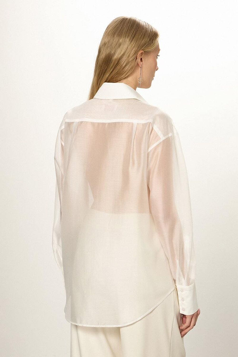 Рубашка Хельсинки с МАНИШКОЙ белый шифон