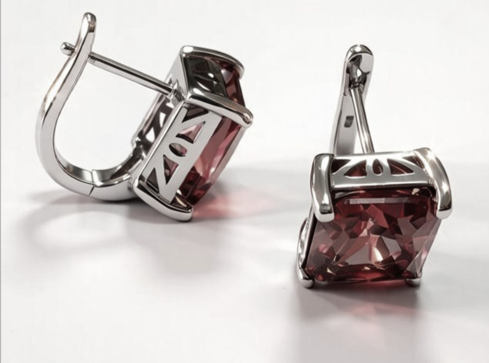 Ювелирные серьги из серебра 925 пробы с султанитом