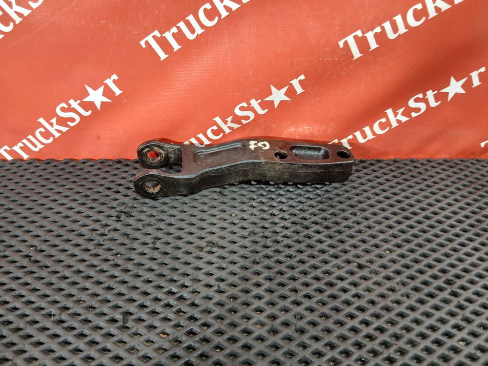 Кронштейн амортизатора нижний правый 2023г