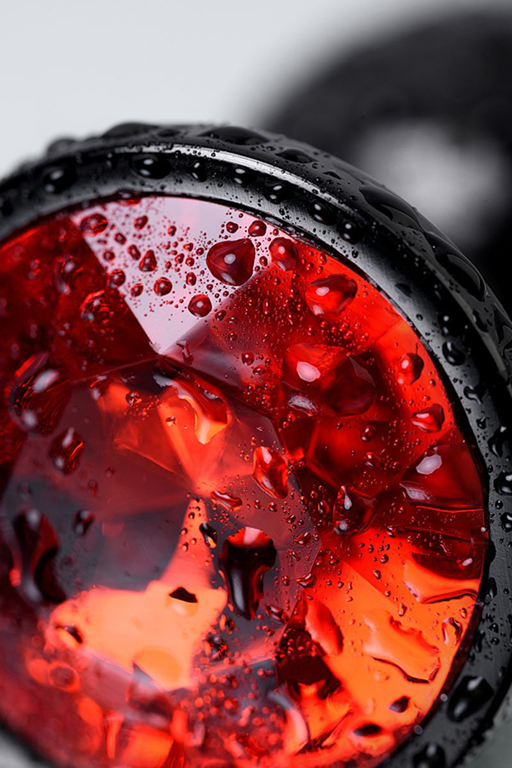 Черная анальная пробка 7,2см с кристаллом красного цвета ToyFa Metal 717007-59