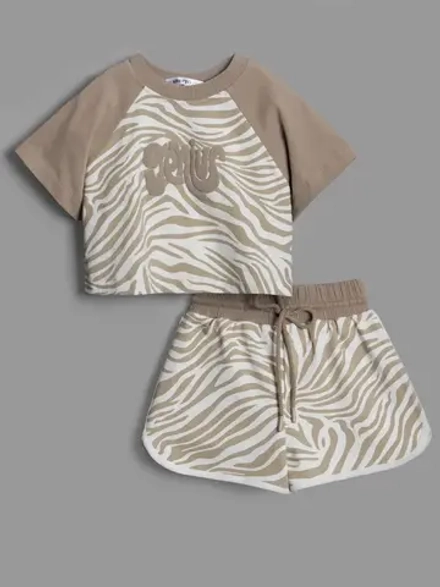 Костюм для девочки спортивный с шортами