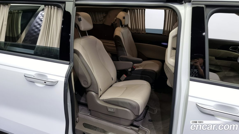 Kia Carnival (Sedona) 4 Generation Бензин 9-и местный High Limousine (02.2023)