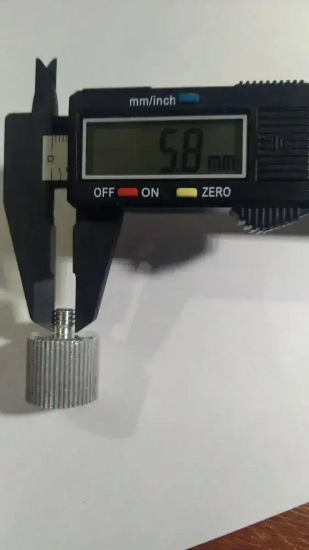 Винт переходник адаптер на штатив для лазерного уровня c 5/8 на 1/4