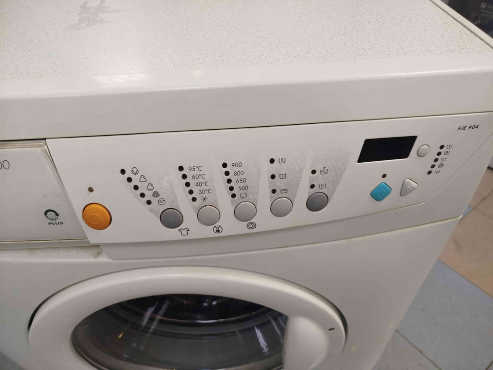 Стиральная машина Zanussi FJE 904 6 кг б/у