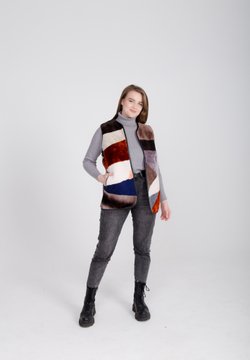 Женская жилетка с мехом