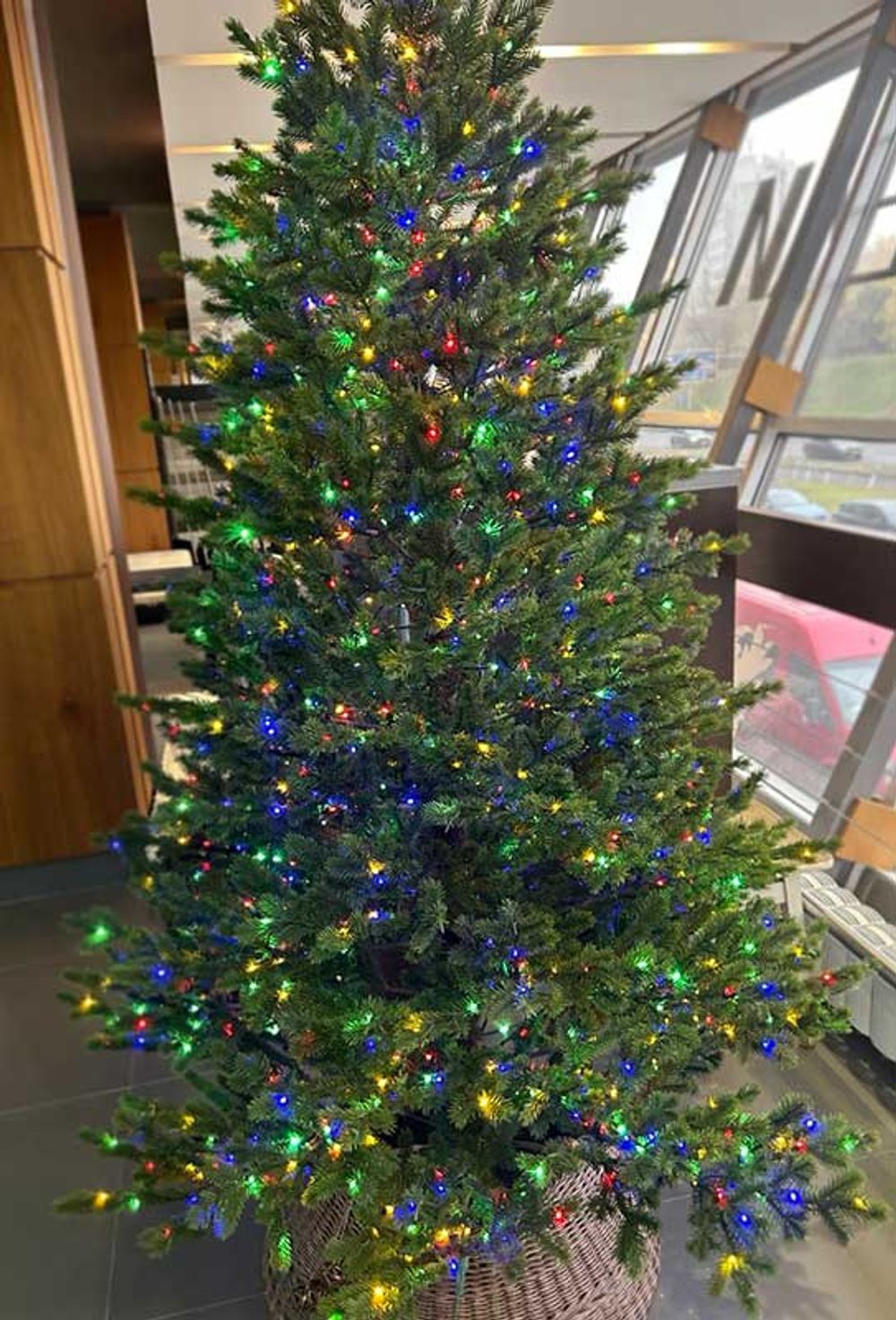 Елка с гирляндой встроенной 2в1 «Meribel» (Литая хвоя) от 1,8 м до 3 м