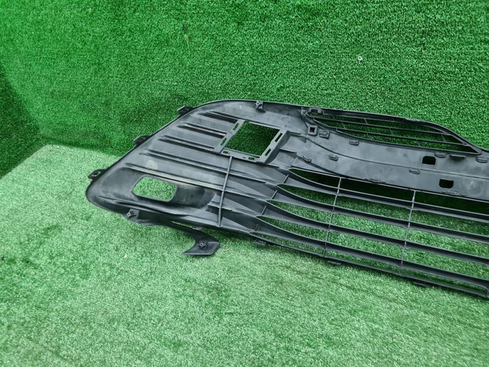 Решетка переднего бампера Toyota Camry xv70 17-21