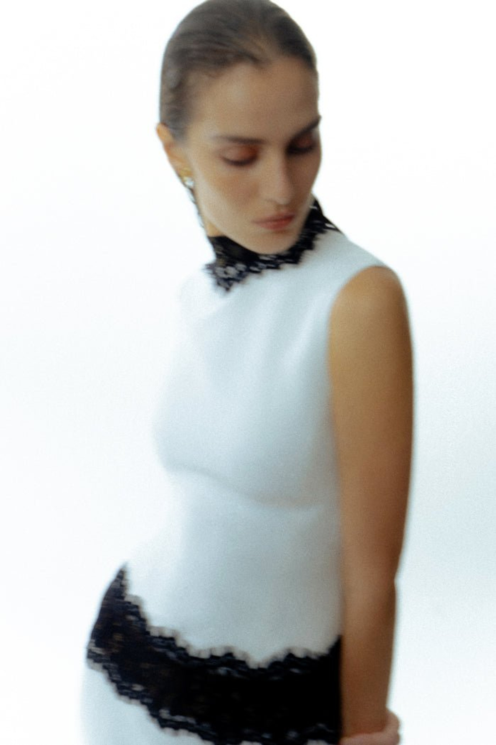 Платье макси из крепа и кружева