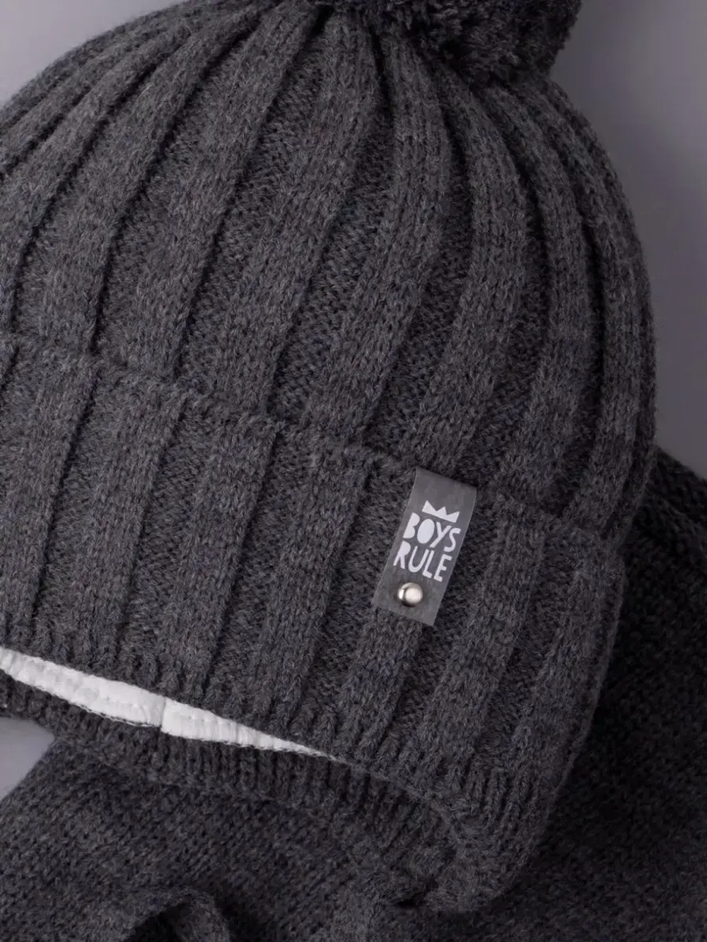 Шапка для мальчика осенняя вязаная и снуд