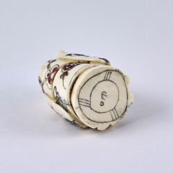 Нэцкэ Ребенок Карако с посохом и огромным карпом