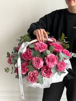 предзаказ - цветочная корзина из роз Кантри и эвкалипта размер M