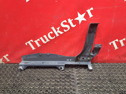 Кронштейн бампера левый