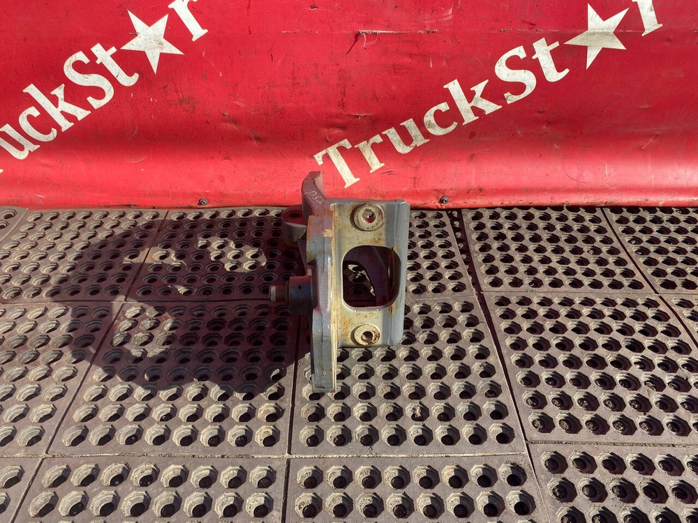 Кронштейн рессоры передней правый 2018г.