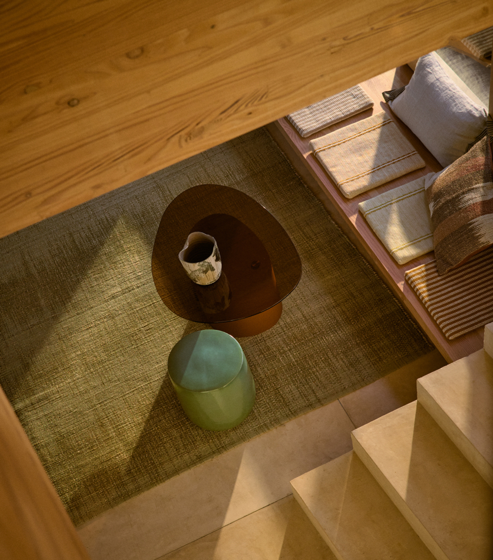 Приставной столик Olir из коричневой стали и закаленного стекла, 48 x 46,8 см