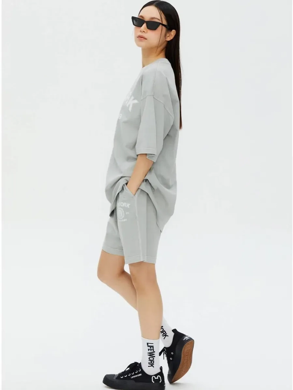 Базовые пигментные шорты с принтом логотипа