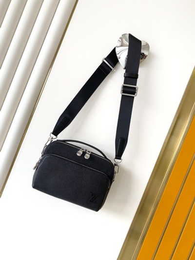 Louis Vuitton Avenue Messenger