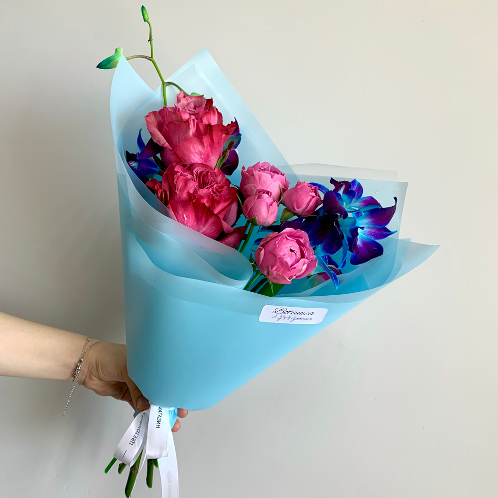 Букет с космической орхидеей и пионовидными розами. Букет 1101