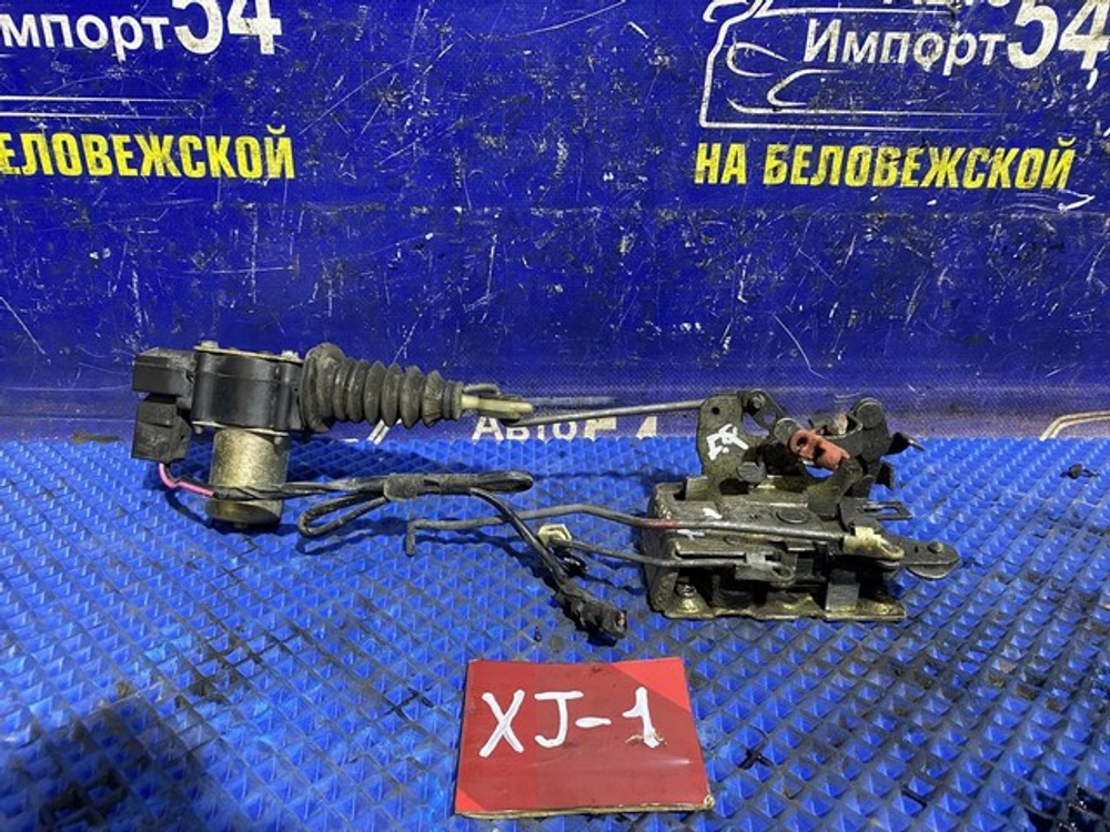 Замок двери передней правой JEEP cherokee 1992