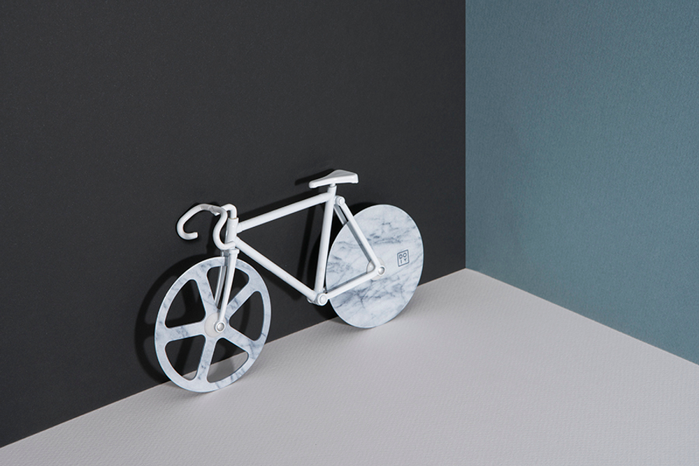Нож для пиццы из нержавеющей стали the fixie, белый мрамор