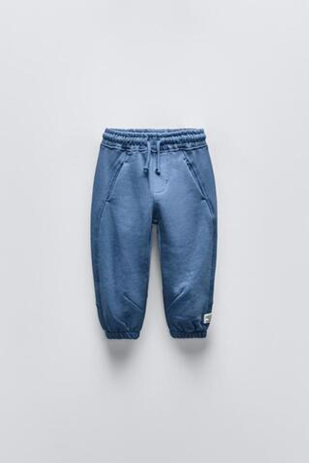 ZARA БРЮКИ ИЗ МЯГКОЙ ТКАНИ С НАШИВКОЙ, ЛИНЯЛЫЙ СИНИЙ