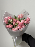 Букет из 19 розовых пионовидных тюльпанов и белого оксипеталума