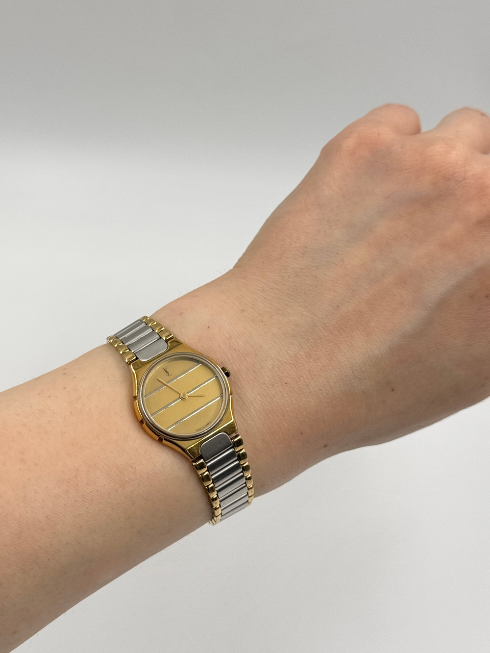 Часы Yves Saint Laurent