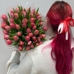 Букет из 49 пионовидных розовых оранжевых тюльпанов в матовой упаковке