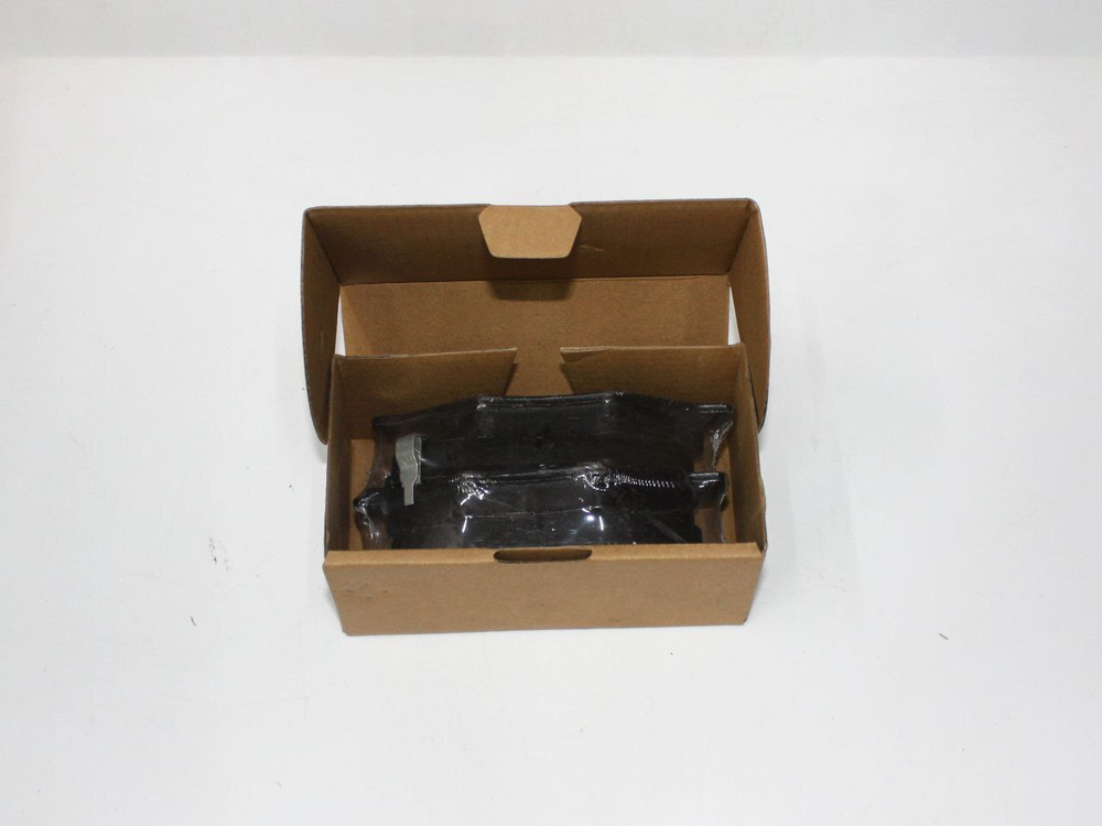 Колодки тормозные передние (c АБС) A116GN3501080 Chery Amulet