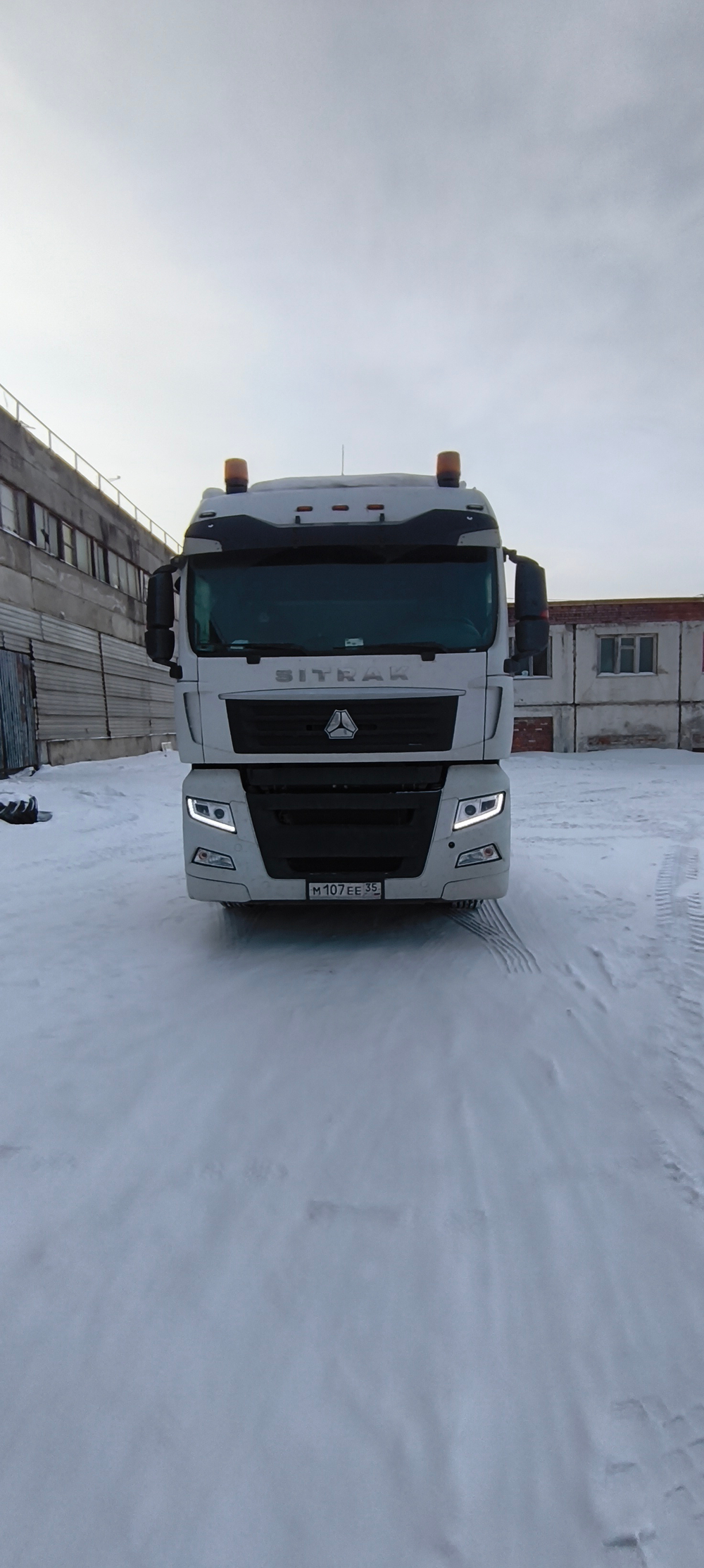 SITRAK C7H 4x2 Седельный тягач ZZ4186V361HE (Дизельный, 12,4 л, 480 л.с., АТ)