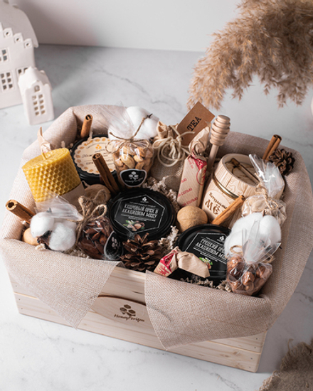 Медовый подарочный набор HoneyForYou в деревянном ящике с медом, орехами и бочонком