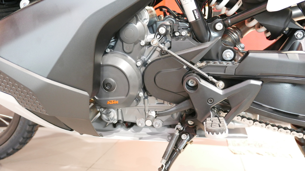 KTM 890 Adventure orange