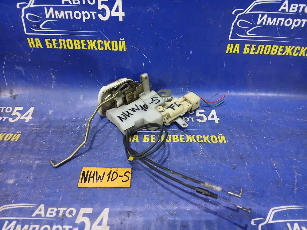 Замок двери передней левой TOYOTA PRIUS 1998