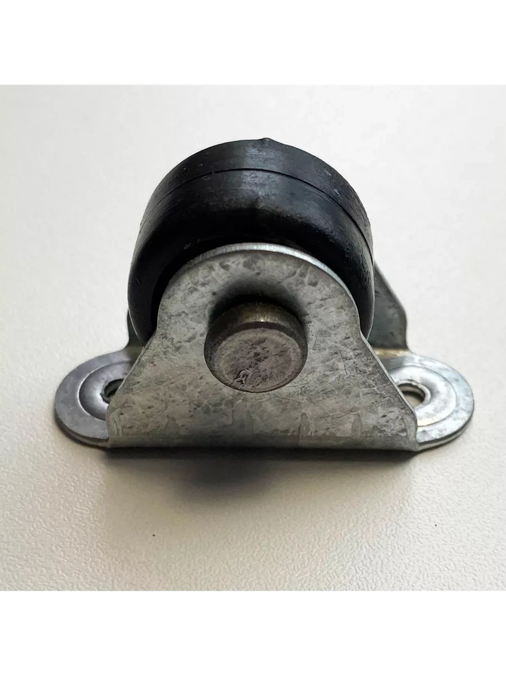 Опора роликовая 313 с пластиковым колесом D26, 2 шт