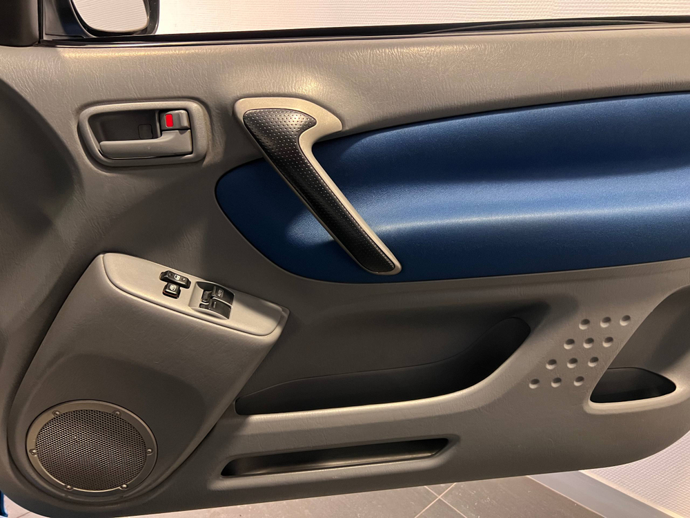 Toyota RAV4, 2002 год