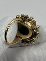 Кольцо с зелёным кабошоном
