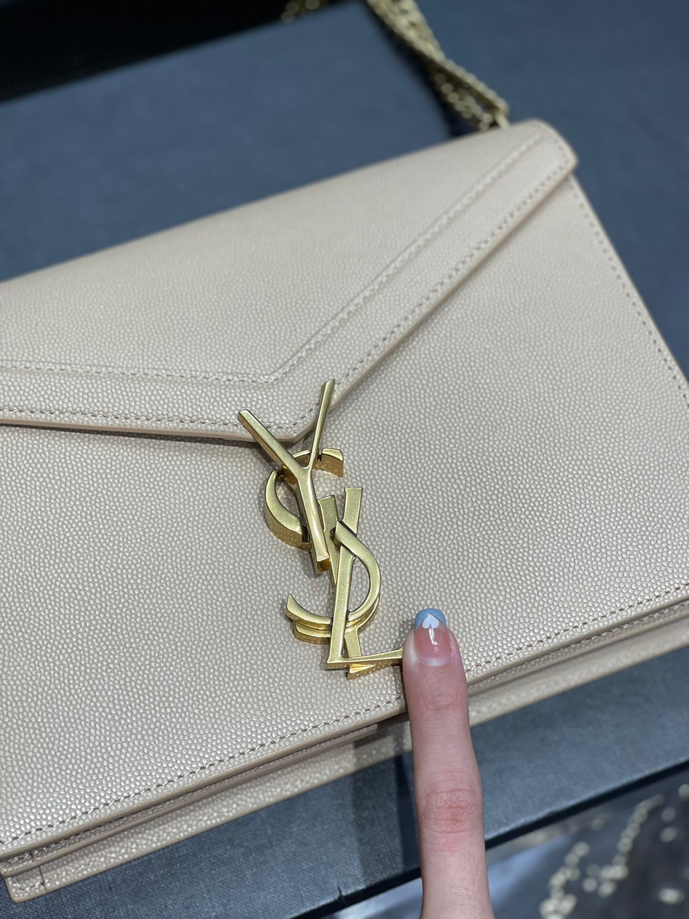 YSL Cassandra Medium 22 cm