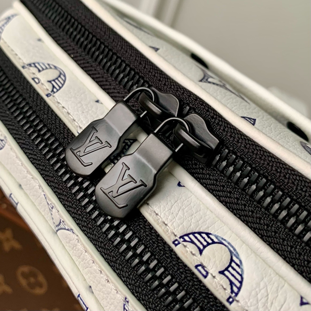 Louis Vuitton Alpha Wearable Wallet