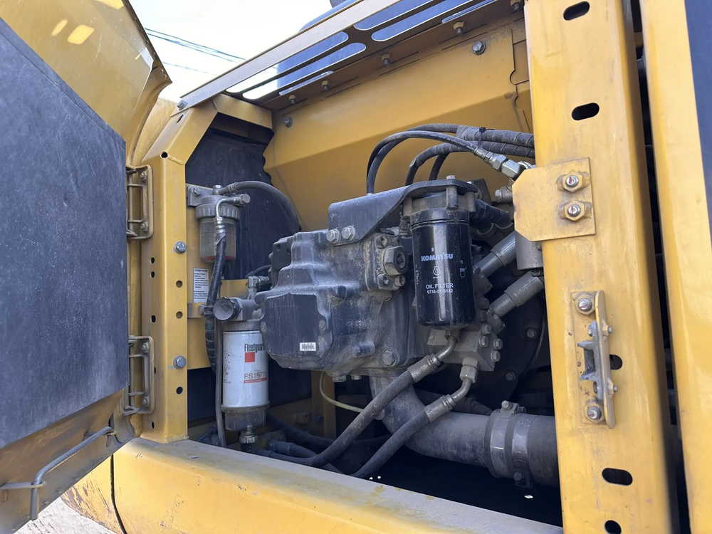KOMATSU PC 220 Экскаватор PC220LC-8M0 (Дизельный, 6,7 л, 167 л.с., АТ)