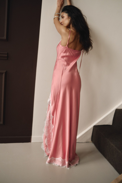 Комбине с разрезом и кружевом