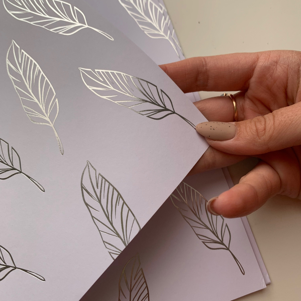 Лист односторонней бумаги с фольгированием, цвет белый, Серебряные Перья 30,5х30,5 см