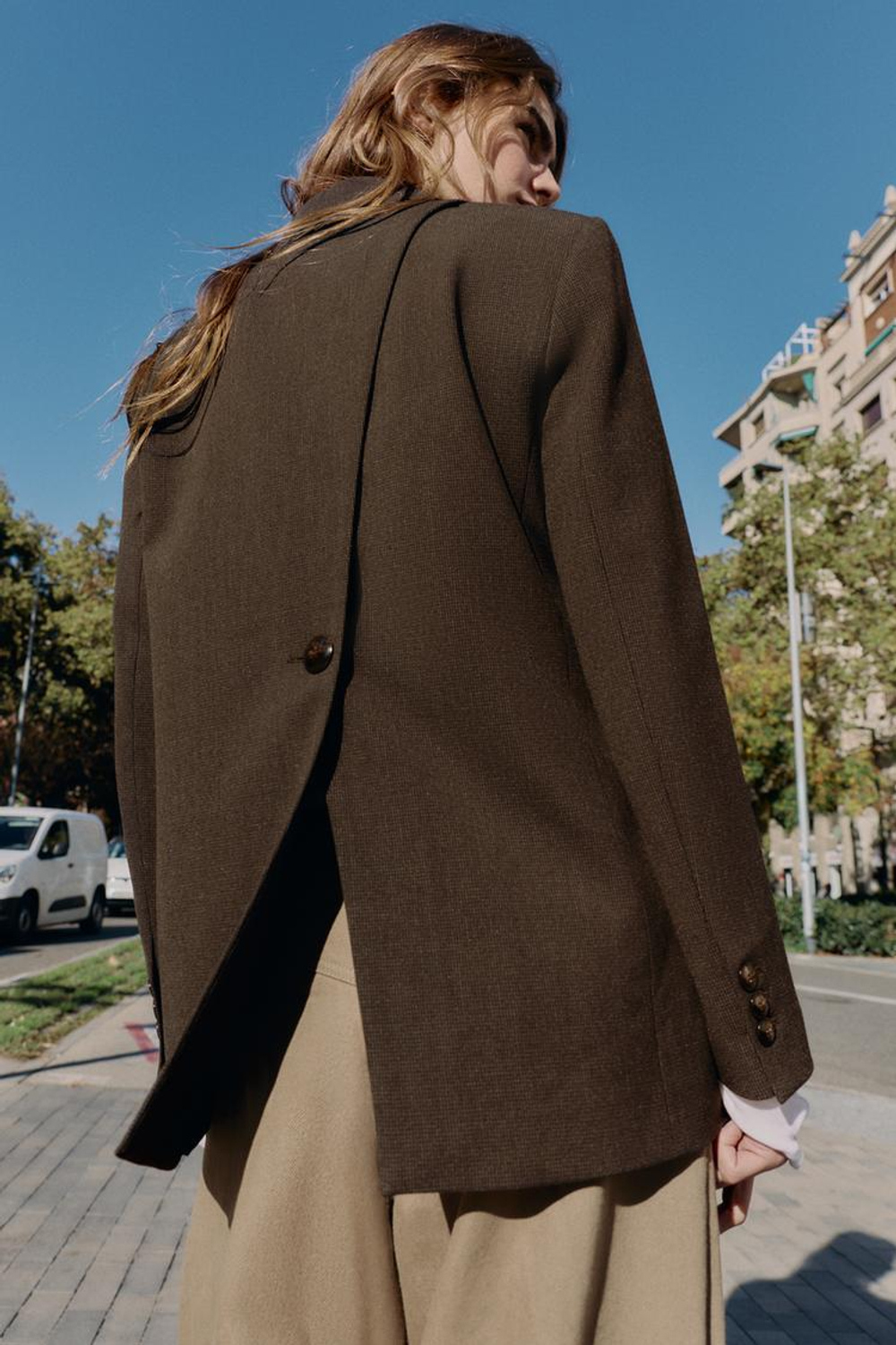 ZARA БЛЕЙЗЕР С ПОДПЛЕЧНИКАМИ, ПУГОВИЦА И РАЗРЕЗ СЗАДИ, КОРИЧНЕВЫЙ