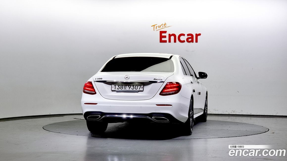 Mercedes-Benz E-Class W213 E300 4MATIC AMG Line (06.2020)