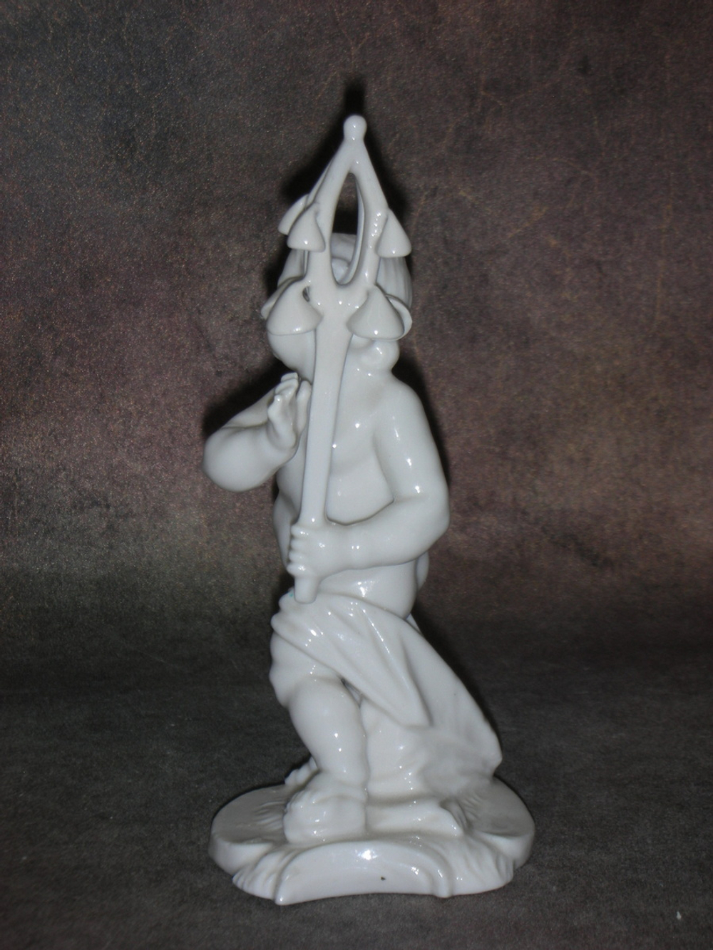 Статуэтка. Фарфор. Путти с колокольцами. Nymphenburg. Германия