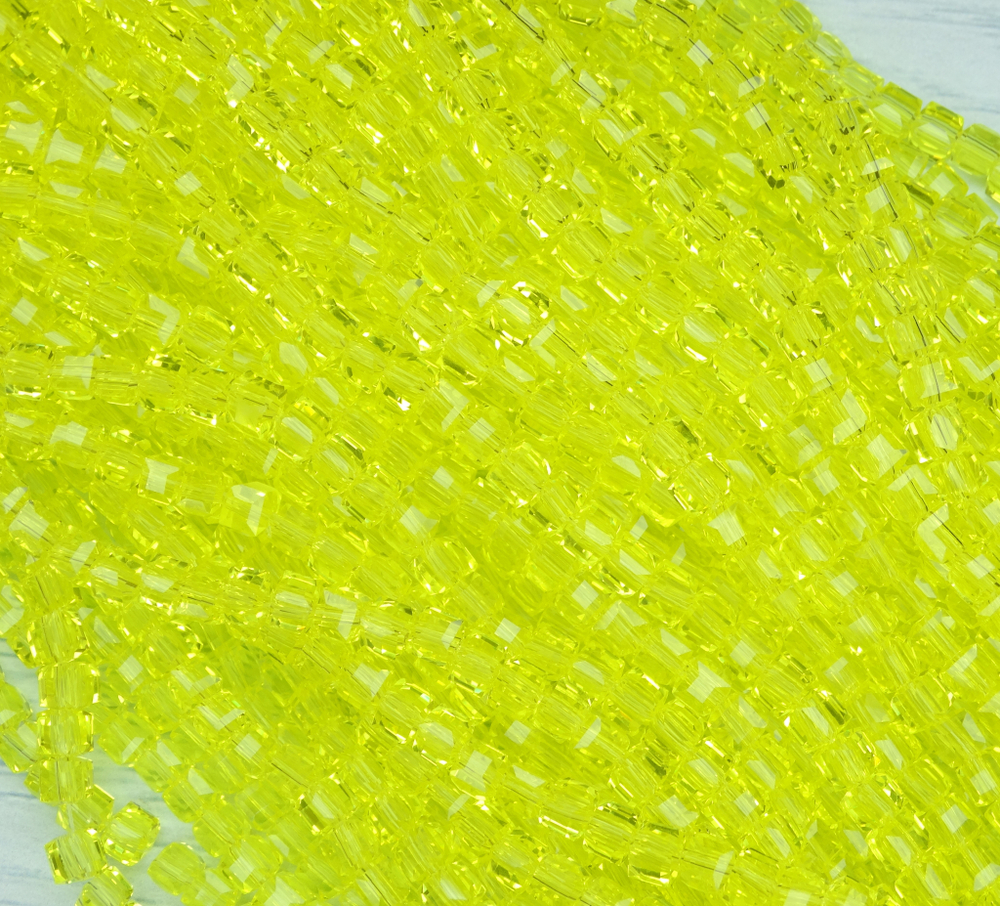 БВ006НН4 Хрустальные бусины квадратные, цвет: желтый, размер 4 мм, кол-во: 44-45 шт.