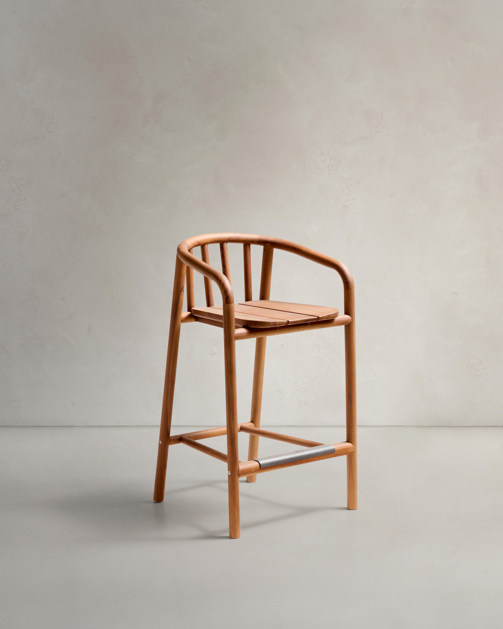 Полубарный стул для улицы Turqueta из дерева, высота 65 см