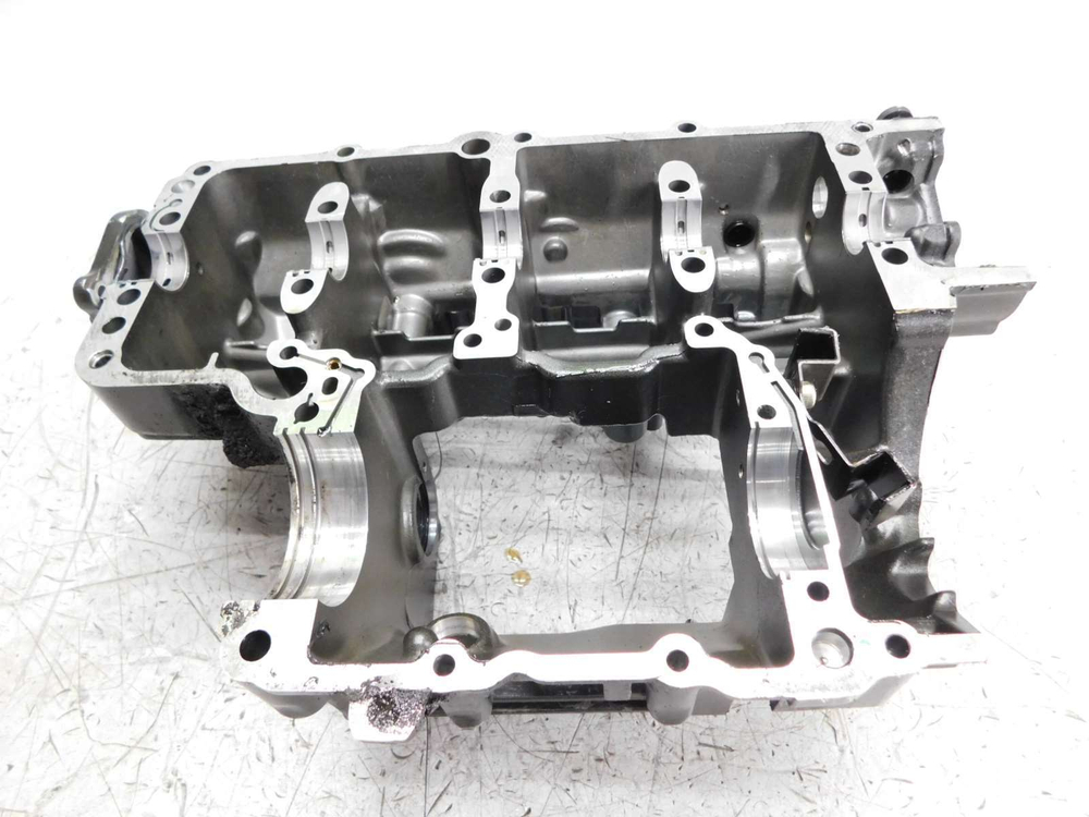 Нижняя часть картера Yamaha FZ1 Fazer RN21J N518E