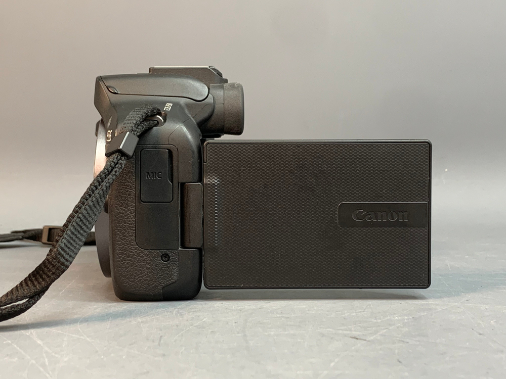 Canon EOS R50 Kit 18-45mm 9.000 кадров, на гарантии до 7 мая 2026 года