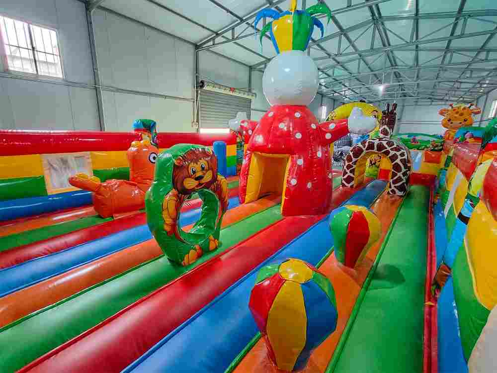 Коммерческий надувной батут «Веселый клоун», 9*6*4,5 м